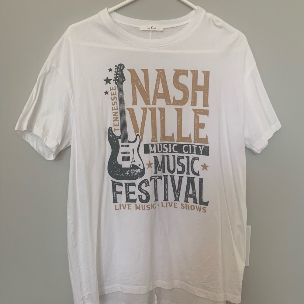 Nashville T-shirt Tres Bien. Small. NWOT
